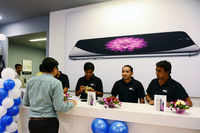 Click here to see the latest images of <i class="tbold">apple india's sales</i>
