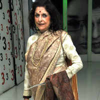 New pictures of <i class="tbold">lolita chatterjee</i>