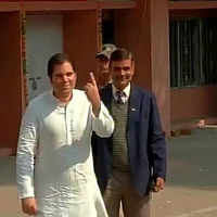 Click here to see the latest images of <i class="tbold">Varun Gandhi</i>