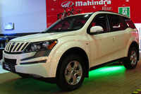 Check out our latest images of <i class="tbold">mahindra xuv500</i>