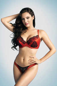 Click here to see the latest images of <i class="tbold">fhm's 100 sexiest women</i>