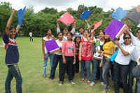 New pictures of <i class="tbold">kites competition</i>