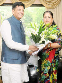 Check out our latest images of <i class="tbold">rajasthan minister</i>