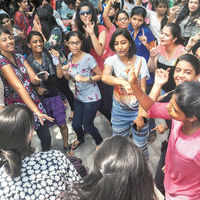 Trending photos of <i class="tbold">clean clear nagpur times fresh face 2012</i> on TOI today