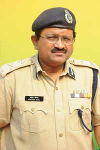 Check out our latest images of <i class="tbold">delhi traffic police</i>