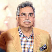 New pictures of <i class="tbold">pawan munjal</i>