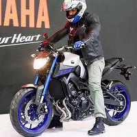 John Abraham unveils the Yamaha MT-09 at <i class="tbold">auto expo</i>