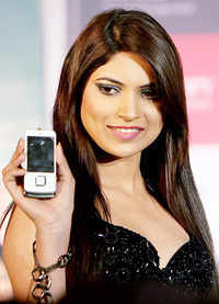 New pictures of <i class="tbold">karbonn mobiles</i>