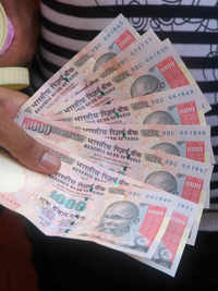 Click here to see the latest images of <i class="tbold">rupee against dollar</i>