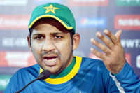 Check out our latest images of <i class="tbold">sarfraz ahmed</i>