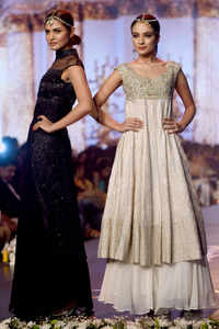 New pictures of <i class="tbold">lahore bridal couture week</i>