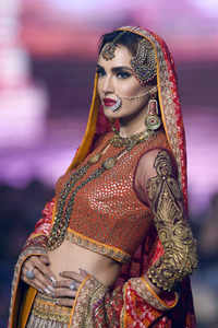 Check out our latest images of <i class="tbold">lahore bridal couture week</i>