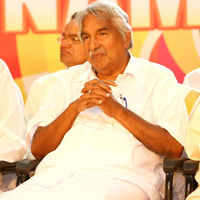 Click here to see the latest images of <i class="tbold">oommen chandy</i>