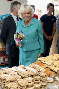 Check out our latest images of <i class="tbold">prince charles visit</i>