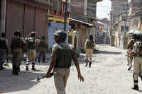 Click here to see the latest images of <i class="tbold">kashmir curfew</i>