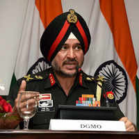 New pictures of <i class="tbold">lt gen dalbir singh</i>