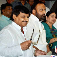 New pictures of <i class="tbold">shivpal singh yadav</i>