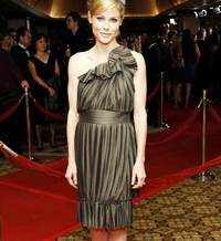 New pictures of <i class="tbold"> julie bowen</i>