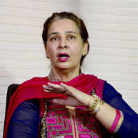 New pictures of <i class="tbold">navjot kaur sidhu</i>