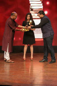 Click here to see the latest images of <i class="tbold">raymond crossword book award</i>