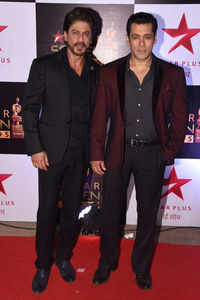 New pictures of <i class="tbold">screen awards</i>