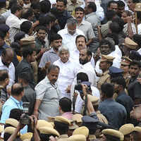 New pictures of <i class="tbold">oommen chandy</i>
