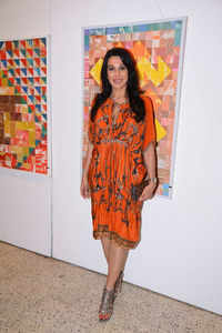 Sushmita Sen inaugurates <i class="tbold">art show</i> Masterstrokes