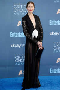 New pictures of <i class="tbold">22nd people's choice awards</i>