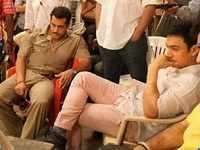 Throwback Pic: Aamir Khan and Salman bonding on the sets of 'Dabangg 2'