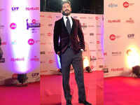 Harshvardhan Kapoor looks picture perfect at Filmfare Awards