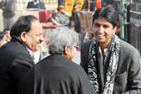Check out our latest images of <i class="tbold">aap leader kumar vishwas</i>