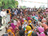 Priyanka Gandhi finally joins <i class="tbold">congress campaign</i> for UP polls
