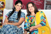 New pictures of <i class="tbold">pune festival</i>