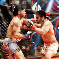 Trending photos of <i class="tbold">super fight league</i> on TOI today