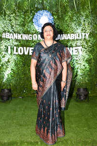 New pictures of <i class="tbold">arundhati bhattacharya</i>