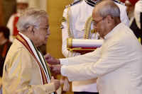 Check out our latest images of <i class="tbold">padma vibhushan award</i>