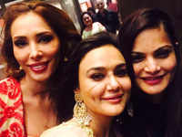 Salman Khan’s alleged girlfriend Iulia Vantur poses for a selfie with Preity Zinta and <i class="tbold">alvira khan</i> Agnihotri