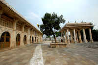 New pictures of <i class="tbold">world heritage city</i>