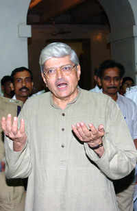 Click here to see the latest images of <i class="tbold">gopalkrishna gandhi</i>