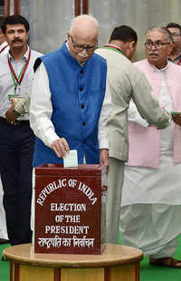 LK Advani casts his vote to elect the next Indian President