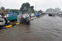 New pictures of <i class="tbold">gujarat floods</i>