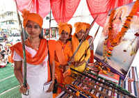 Check out our latest images of <i class="tbold">shastra puja</i>