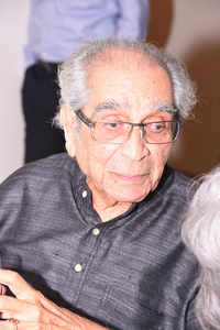 New pictures of <i class="tbold">akbar padamsee</i>