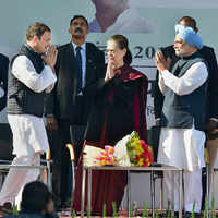 New pictures of <i class="tbold">former congress president rahul gandhi</i>
