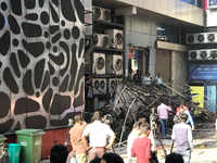 New pictures of <i class="tbold">Mumbai building fire</i>