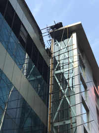 Click here to see the latest images of <i class="tbold">Mumbai building fire</i>