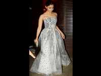 Pic: Alia Bhatt adds some bling to <i class="tbold">friday night</i> in a silver gown