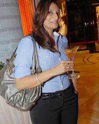 Sonali Bendre's bag has her initials written on it and it's super EXPENSIVE  - Times of India