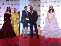 Kajol, Jaya Bachchan, Sonam Kapoor, Akshay Kumar and Alia Bhatt attend the 63rd Jio <i class="tbold">filmfare awards</i>