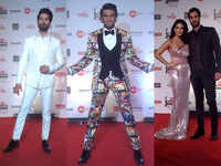 Sunny Leone, Shahid Kapoor, and Ranveer Singh make the perfect entry at the 63rd Jio <i class="tbold">filmfare awards</i> 2018